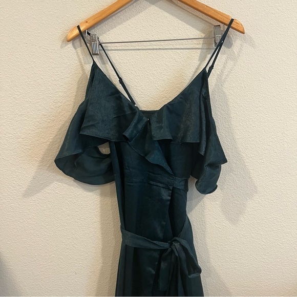 Lulu’s size small nwt dark green cold shoulder wrap dress - Picture 1 of 12